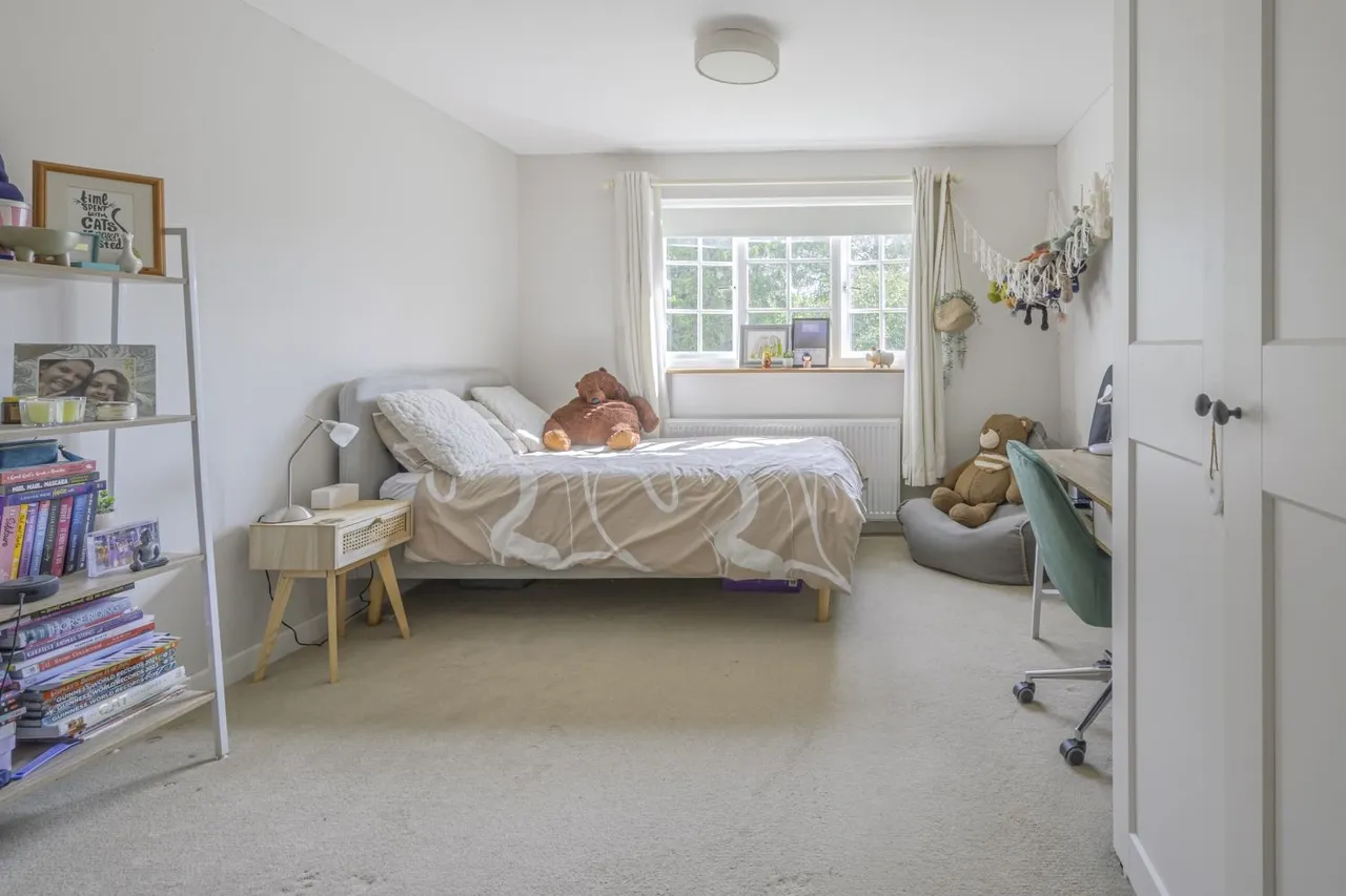 Cirencester Road, South Cerney, GL7, photo 17
