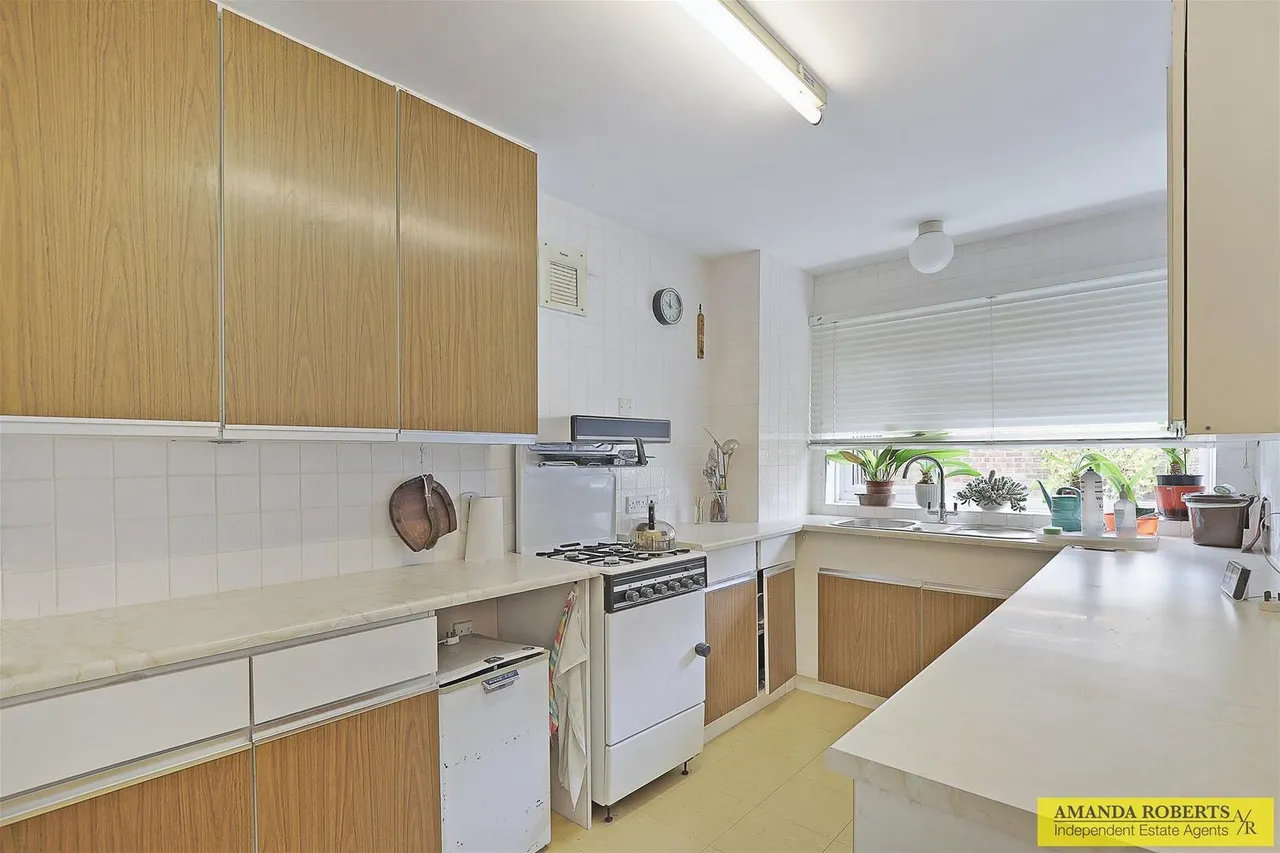 Faversham Avenue, Chingford, photo 6