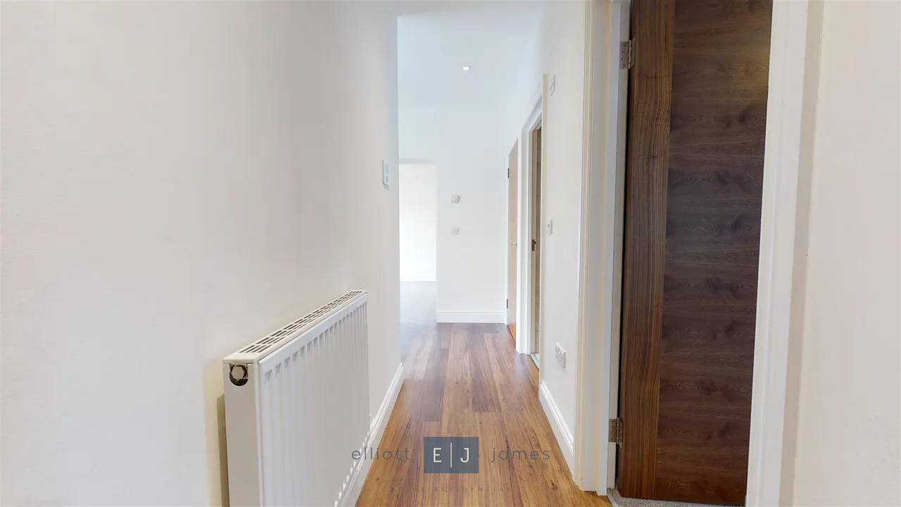 Albion Hill, Loughton, photo 2