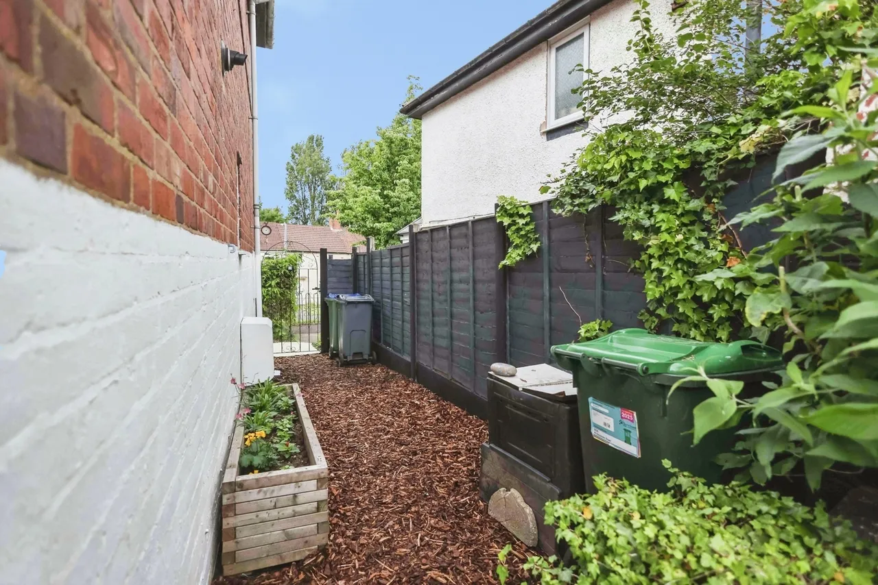 Alexander Road, Smethwick, B67, photo 18