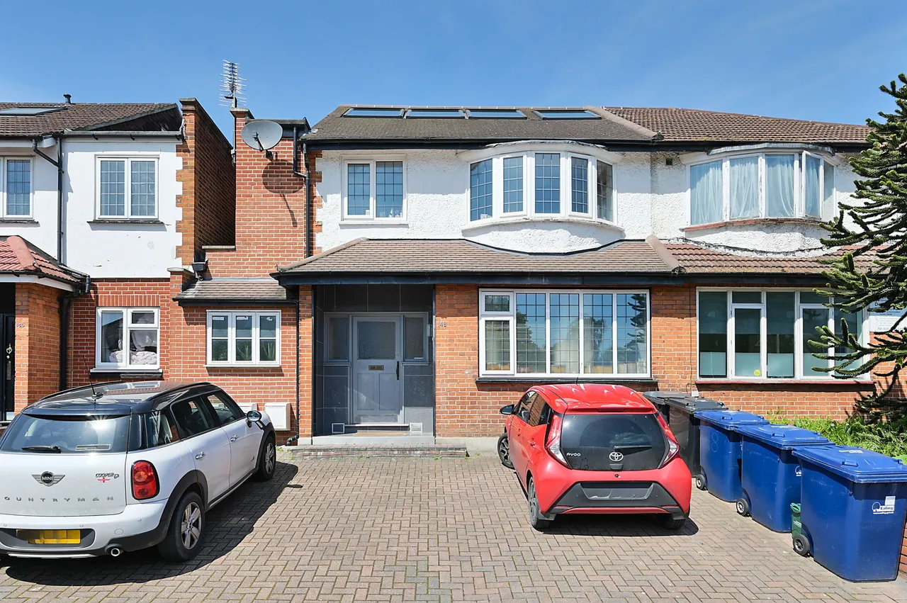 1 bed flat to rent — Second floor flat, 148b Gunnersbury Lane, London