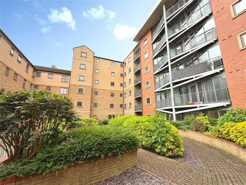 3 bed flat to rent — Kentmere Drive, Doncaster, South Yorkshire, DN4