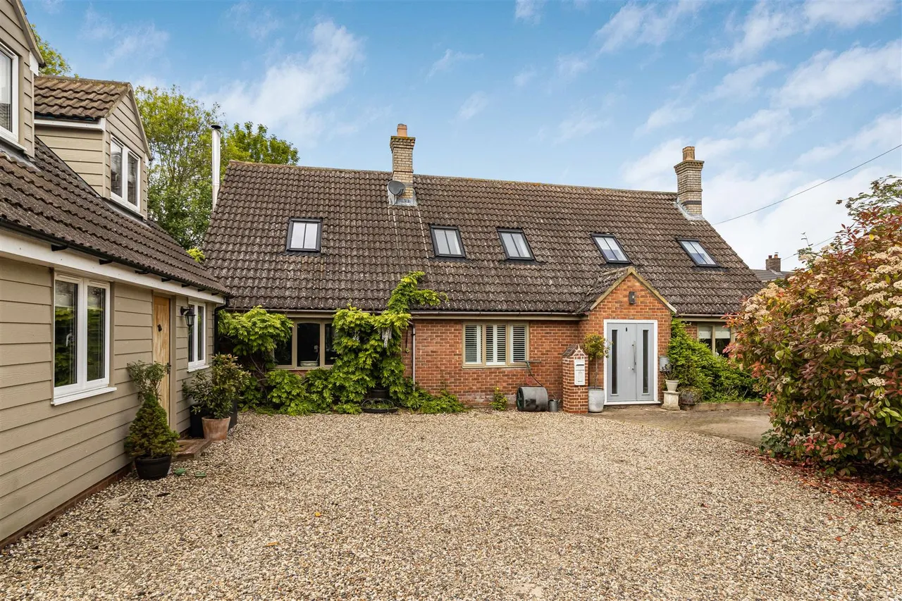 6 bed house for sale, The Green, Castle Camps, CB21