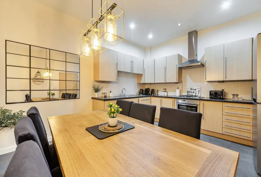 2 bed flat for sale, Lumley Road, Horley, RH6