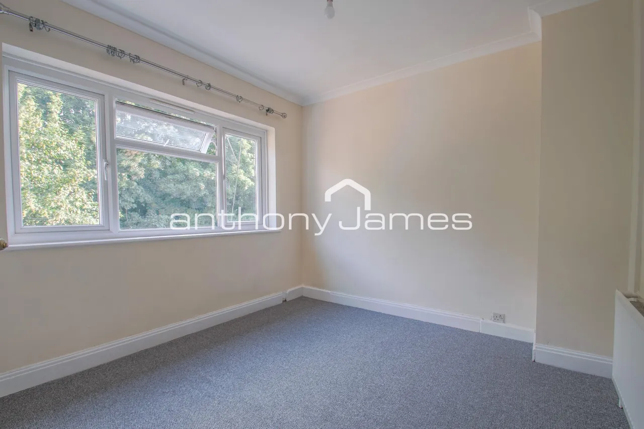 Eversley Avenue, Barnehurst, Kent, DA7, photo 3