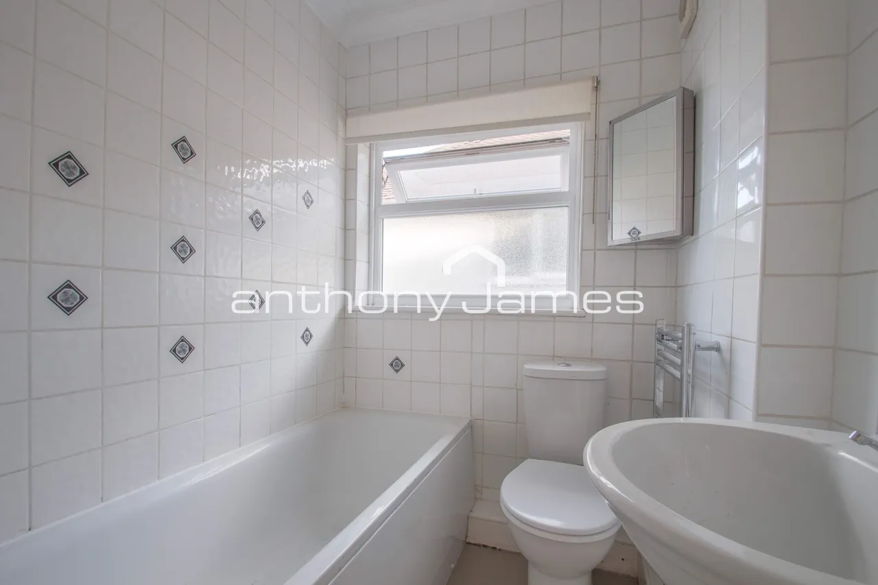 Eversley Avenue, Barnehurst, Kent, DA7, photo 6
