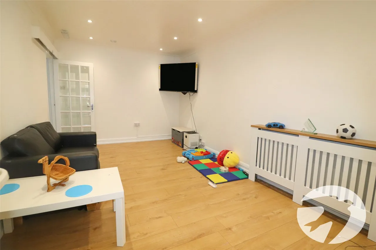 Collindale Avenue, Northumberland Heath, DA8, photo 2
