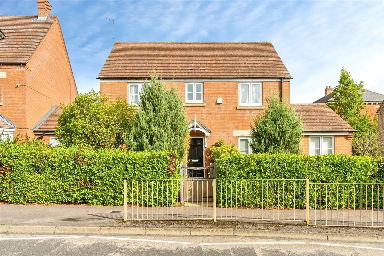 5 bed house for sale, Kestrel Way, Leighton Buzzard, LU7