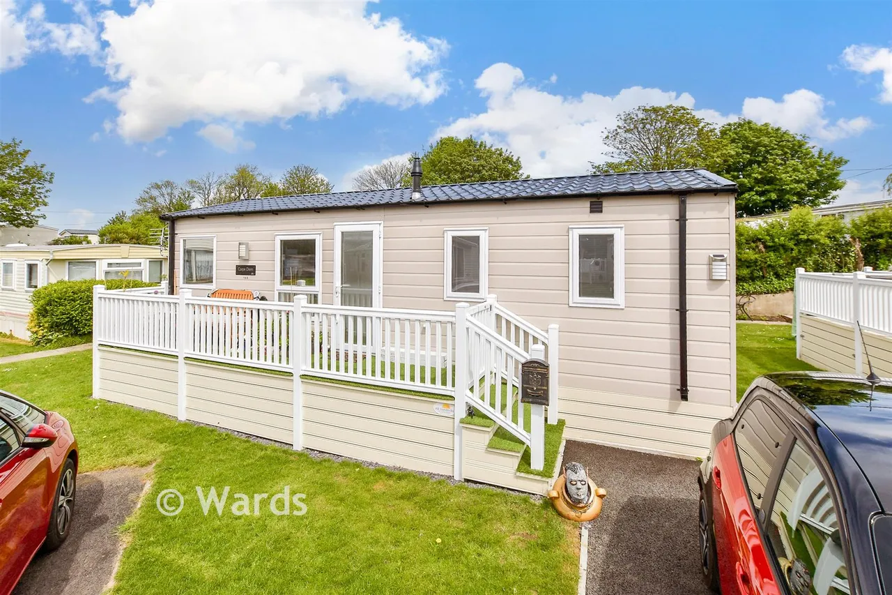 2 bed park home for sale, New Dover Road, Capel-Le-Ferne, CT18