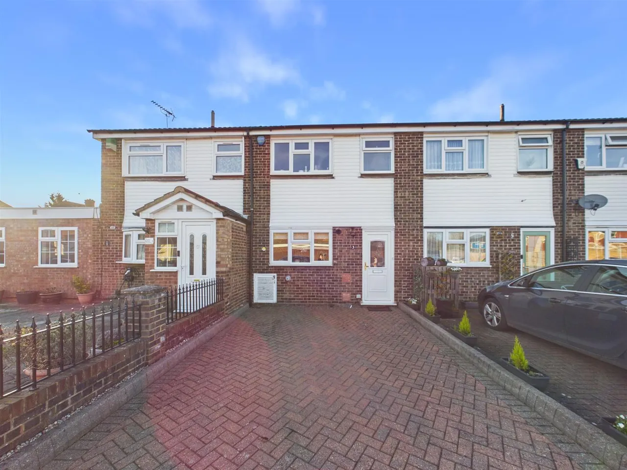 2 bed property for sale — Leaholme Way, Ruislip, HA4 7RA