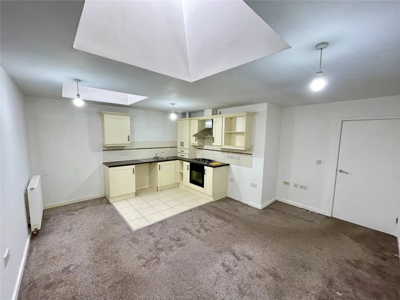 Caxton Court, Burton-on-Trent, DE14, photo 2