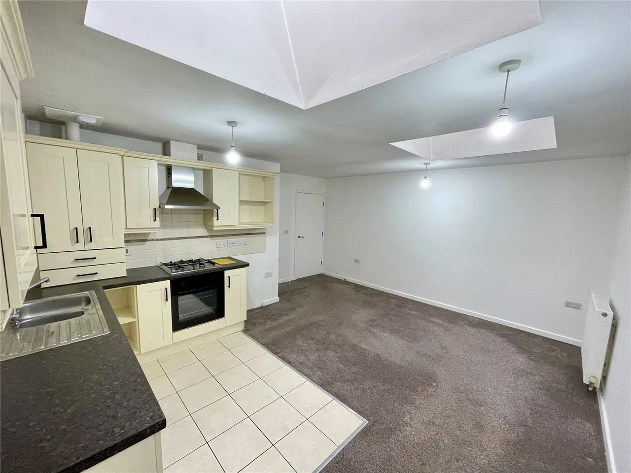 Caxton Court, Burton-on-Trent, DE14, photo 3