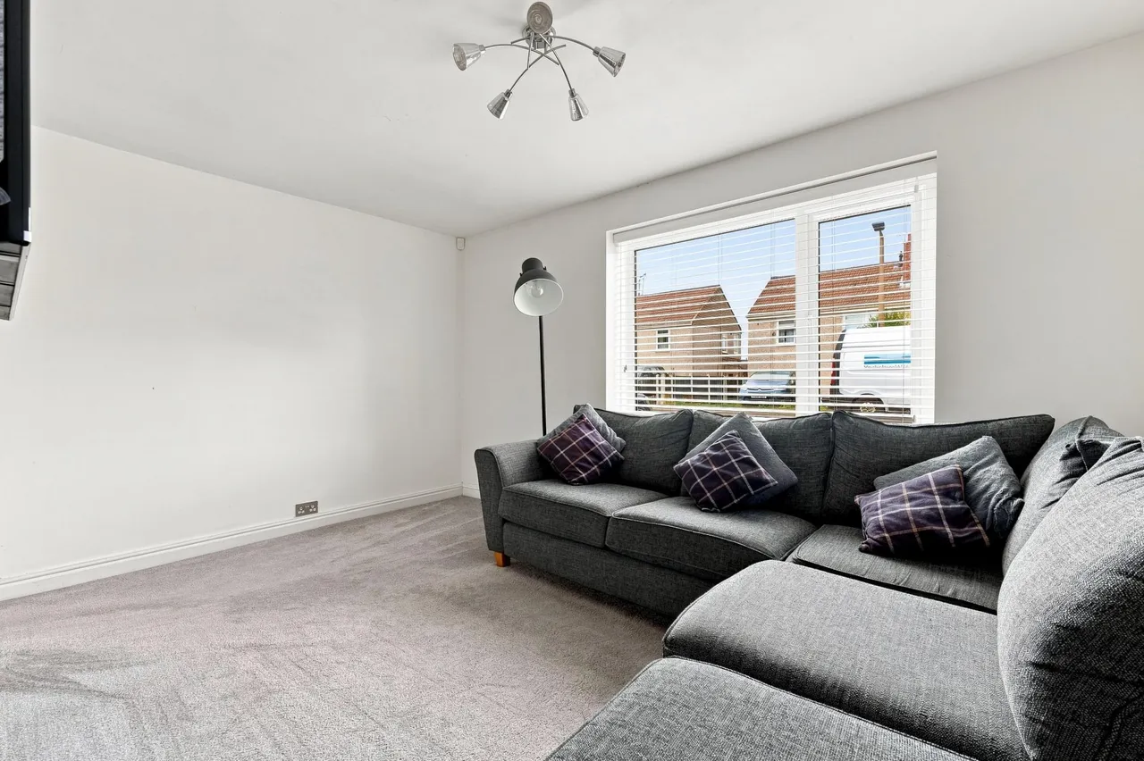 Ulrica Drive, Thurcroft, S66, photo 5