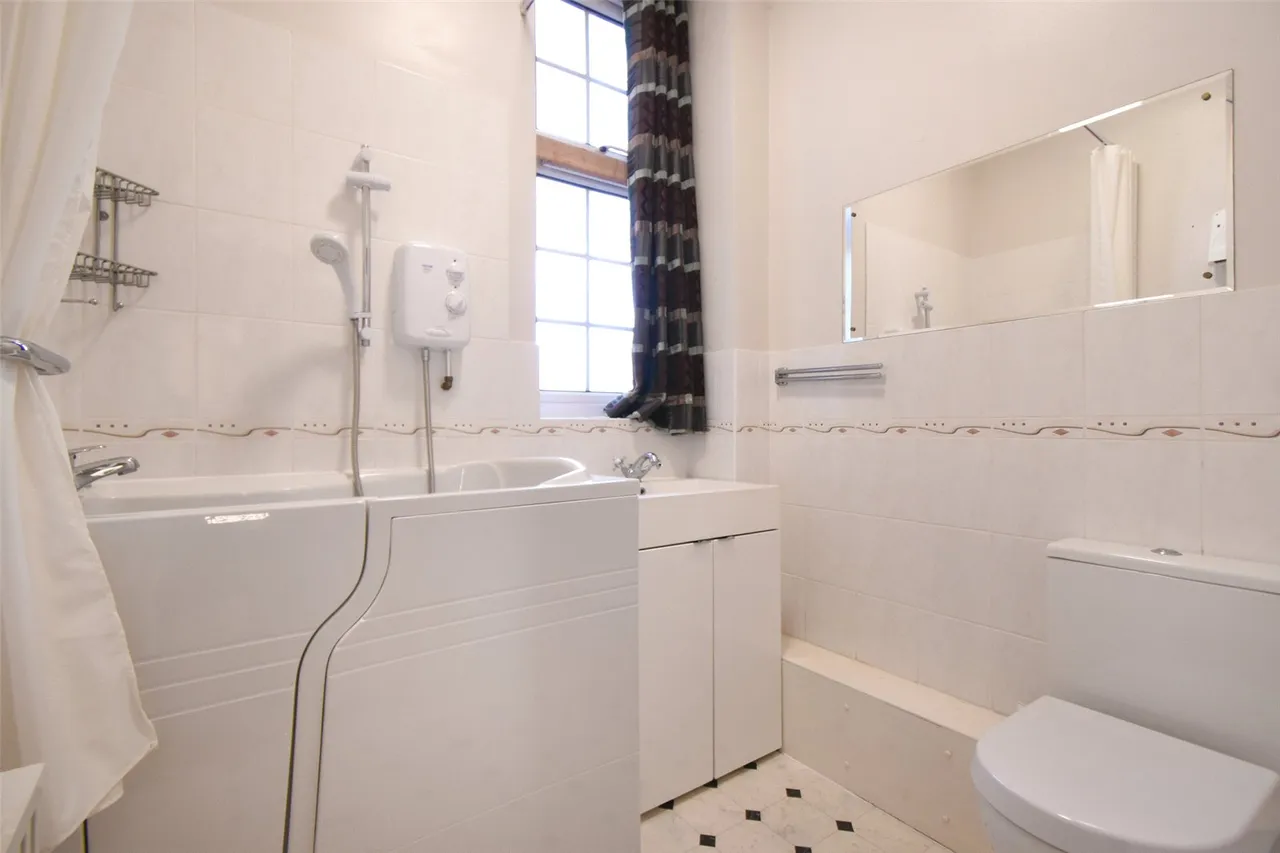 Berry Court, Hook, Hampshire, RG27 9JZ, photo 6