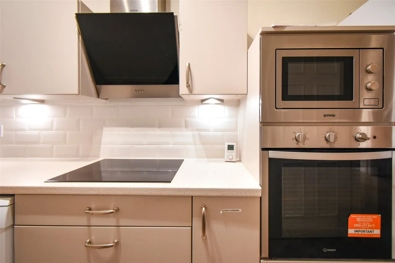 Berry Court, Hook, Hampshire, RG27 9JZ, photo 8