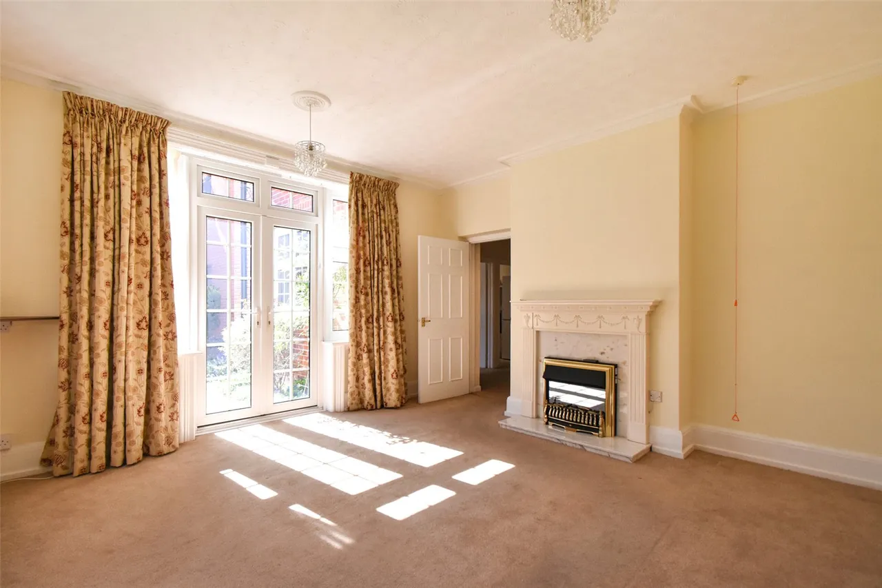 Berry Court, Hook, Hampshire, RG27 9JZ, photo 2