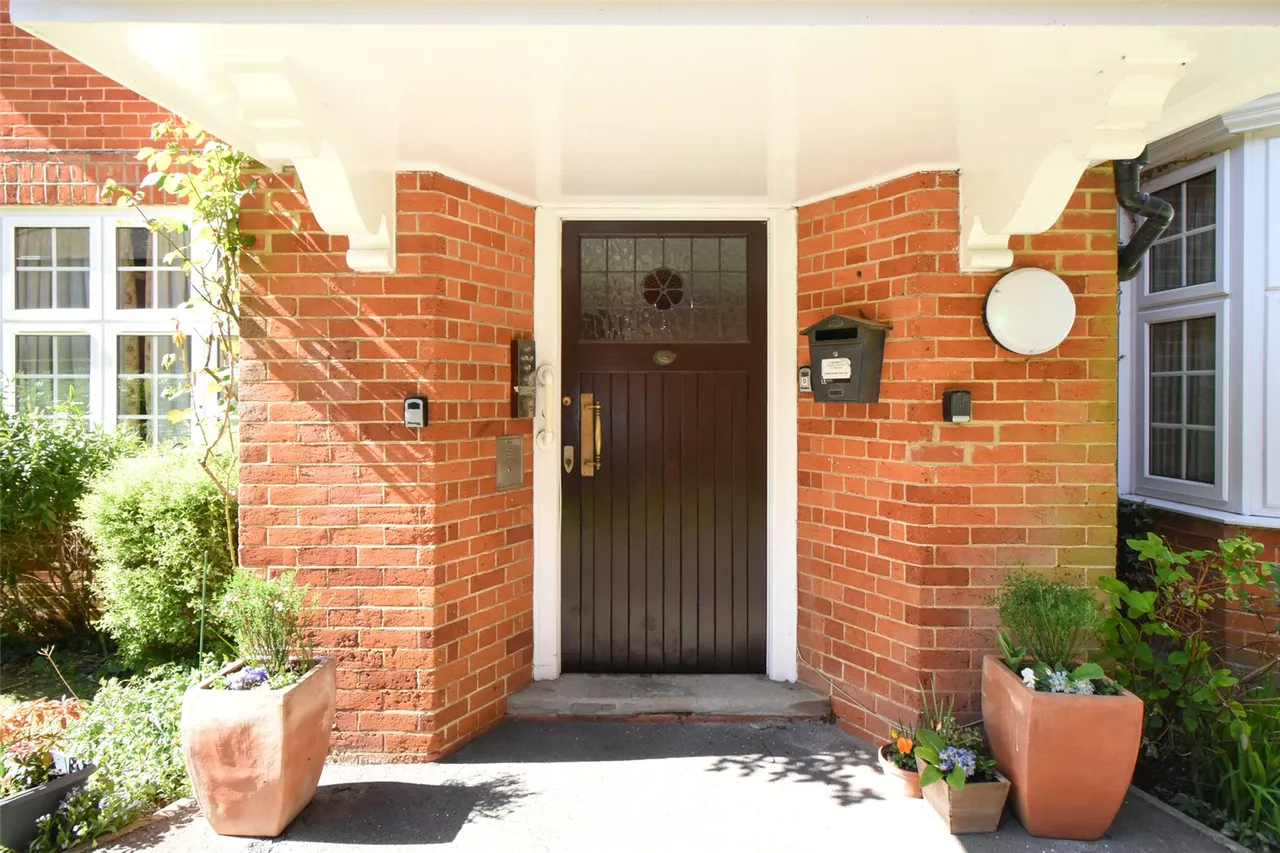 Berry Court, Hook, Hampshire, RG27 9JZ, photo 4