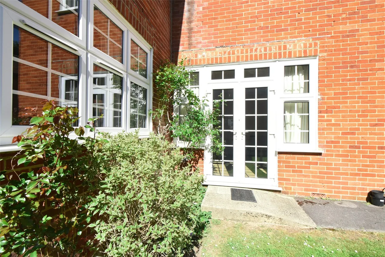 Berry Court, Hook, Hampshire, RG27 9JZ, photo 15