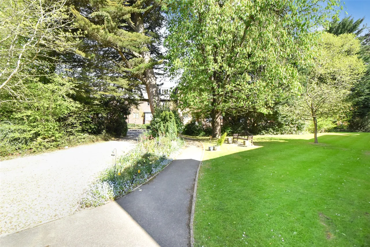 Berry Court, Hook, Hampshire, RG27 9JZ, photo 9