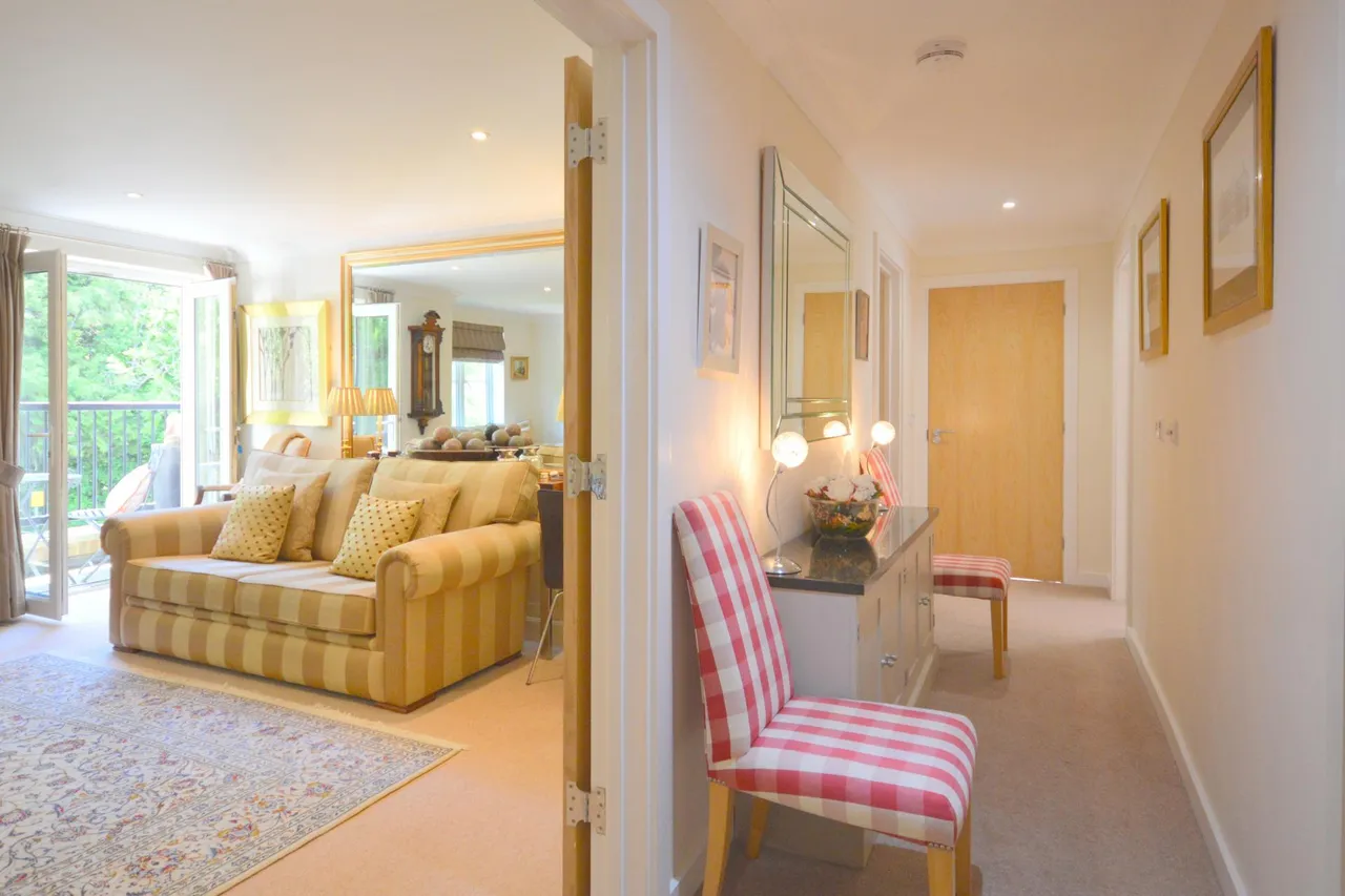 Stanacre Court, Kingswood, KT20, photo 2