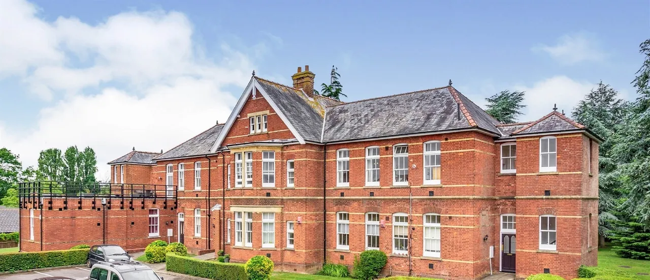 2 bed flat for sale — Oak Tree Way, Horsham