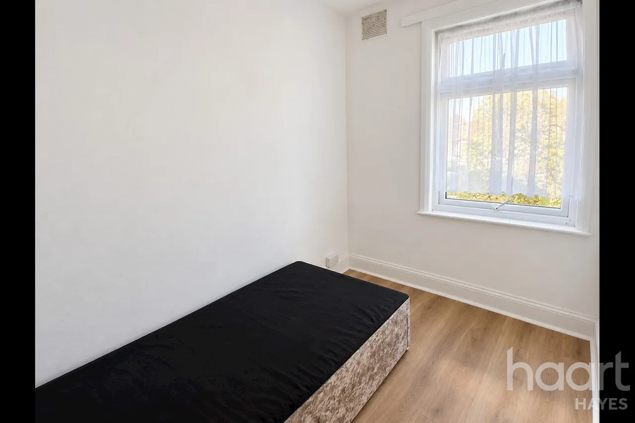 Brickfield Lane, UB3, photo 5