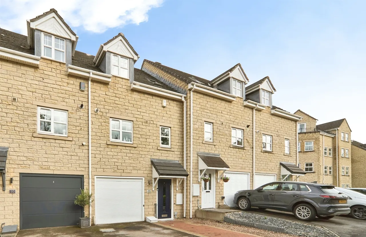 3 bed house for sale — Navigation Drive, Apperley Bridge, Bradford