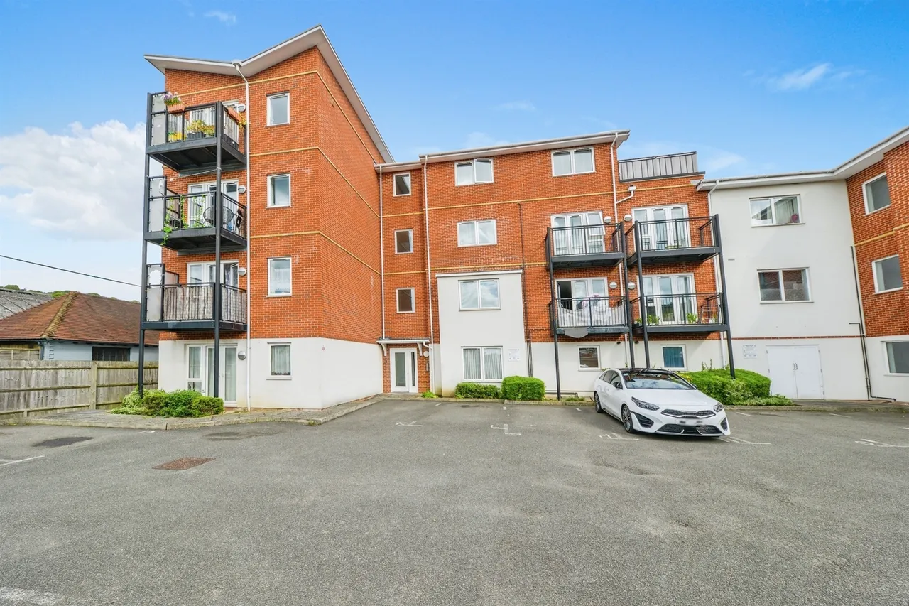 Abercromby Avenue, High Wycombe, HP12, photo 3