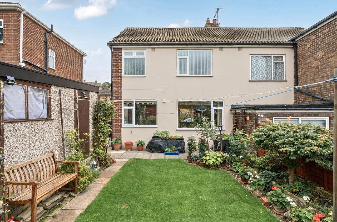 Woodhill Gardens, Cookridge, LS16, photo 13
