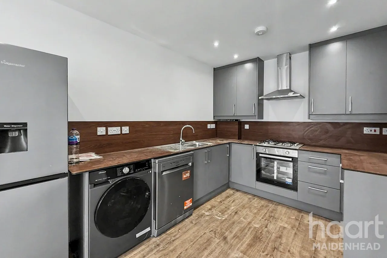 2 bed flat to rent, Bridge Road, SL6