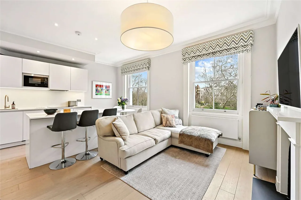 1 bed flat for sale — Ladbroke Square, London, W11 3LX