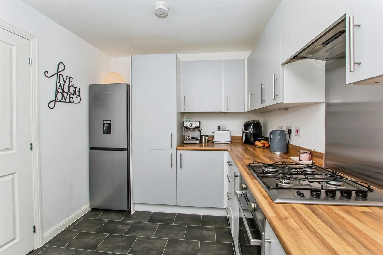 3 bed house for sale — Banbury Drive, Hampton Water, Peterborough