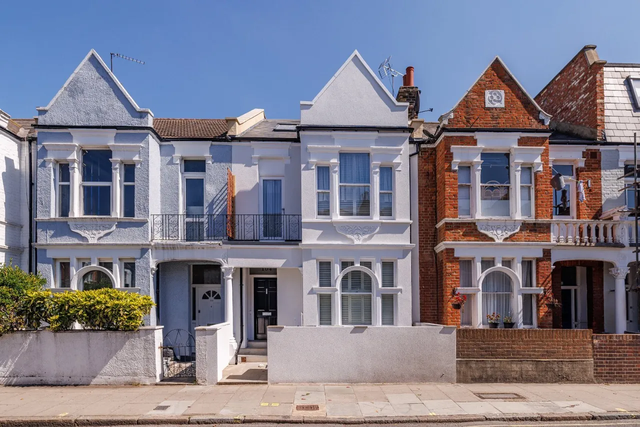 2 bed flat for sale, Munster Road, Fulham, SW6