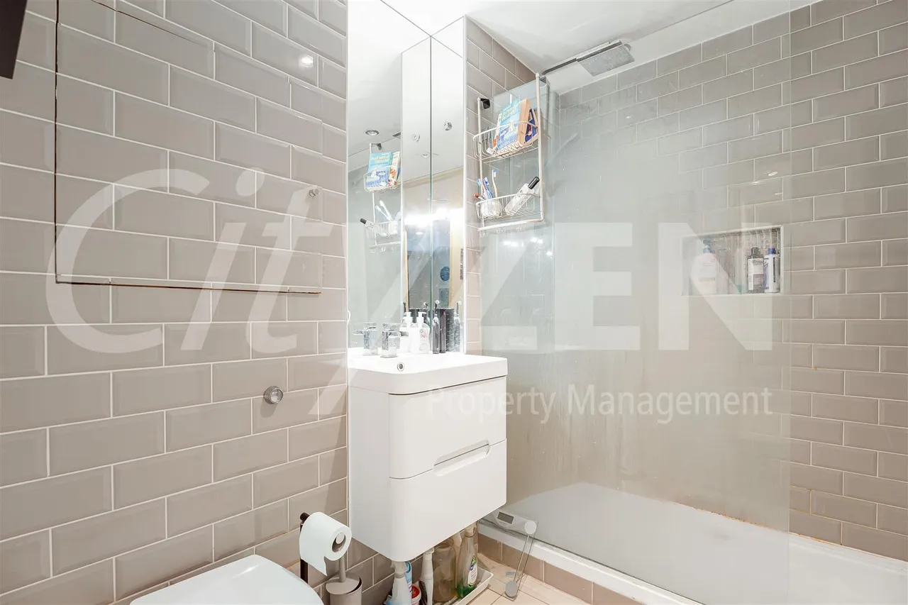 Plumbers Row, London, E1, photo 5