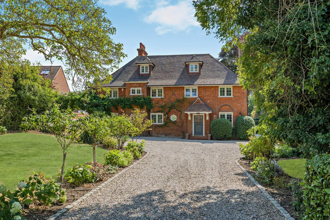 6 bed house for sale, Station Road, Felsted, CM6