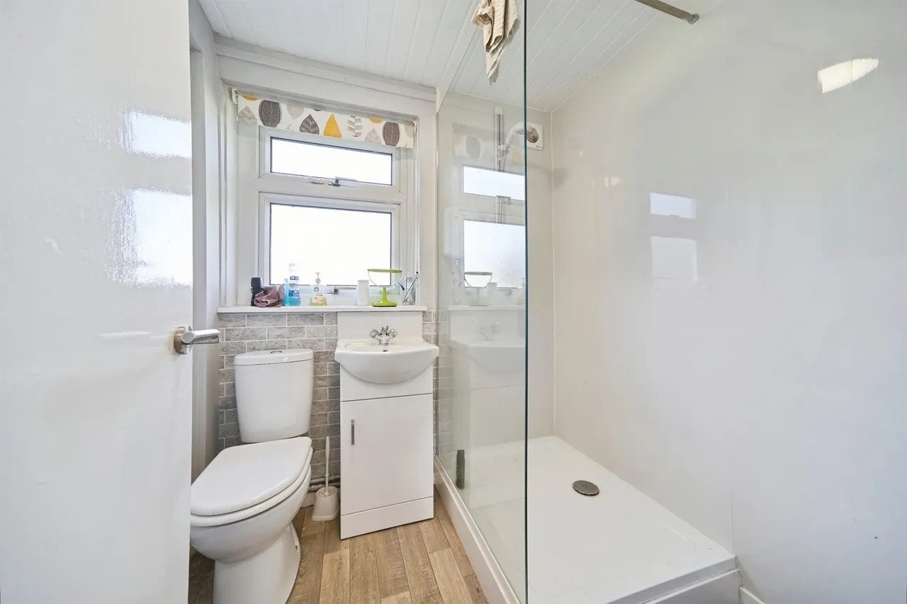 Raywood Close, Yeadon, LS19, photo 4