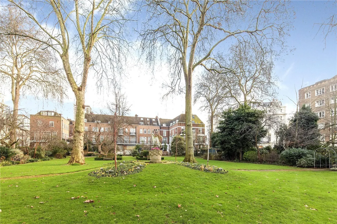 Gloucester Square, London, W2, photo 6