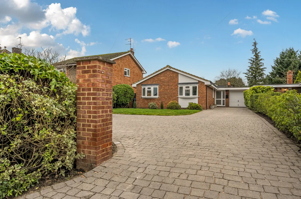 4 bed house for sale, Westfield Road, Woking, GU22