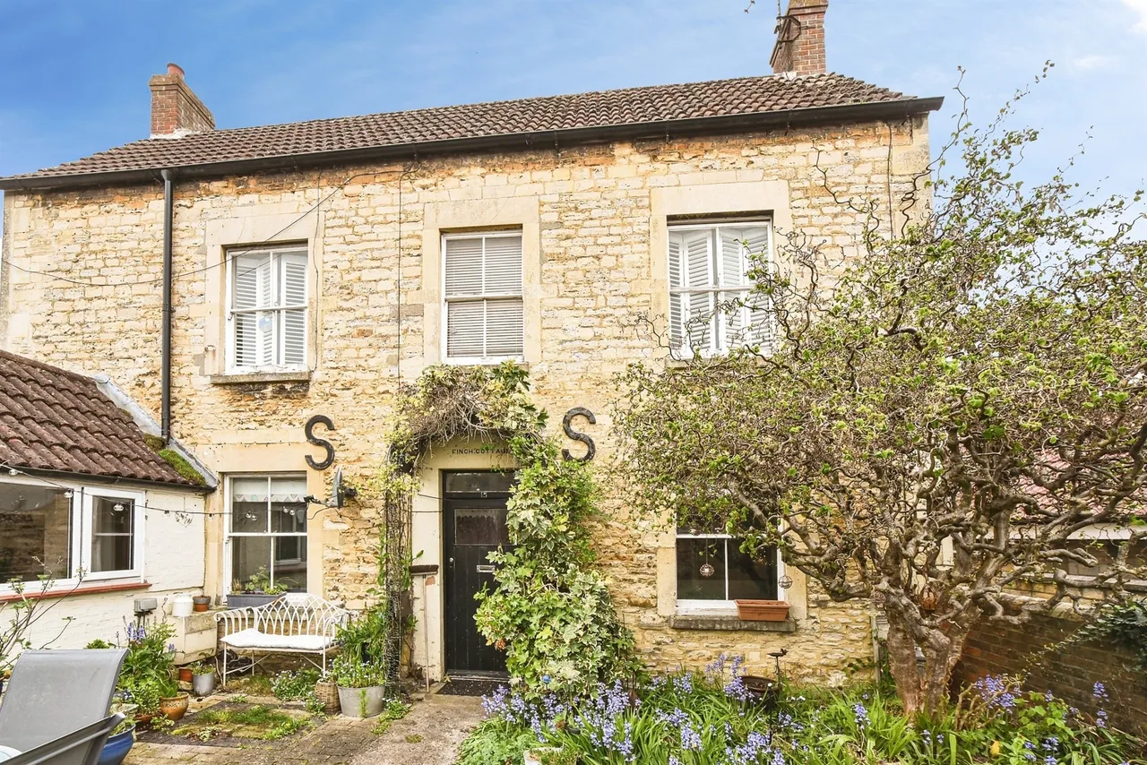 4 bed house for sale — Wood Street, Calne