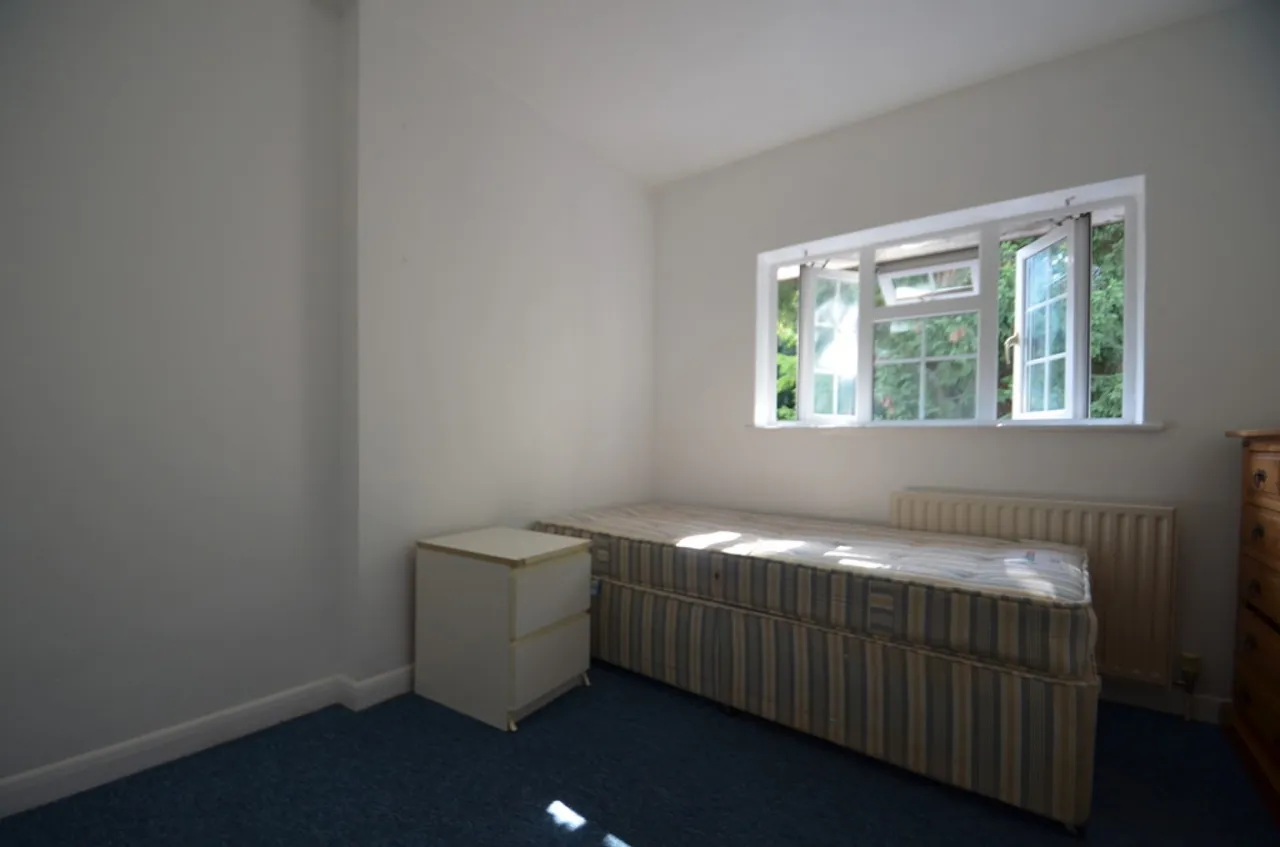 Spring Rise, Egham, photo 4