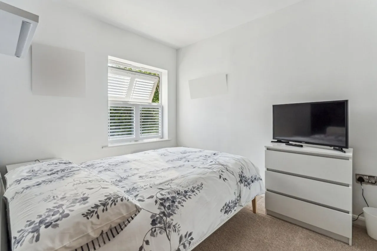 Cranwells Lane, Farnham Common, SL2, photo 8