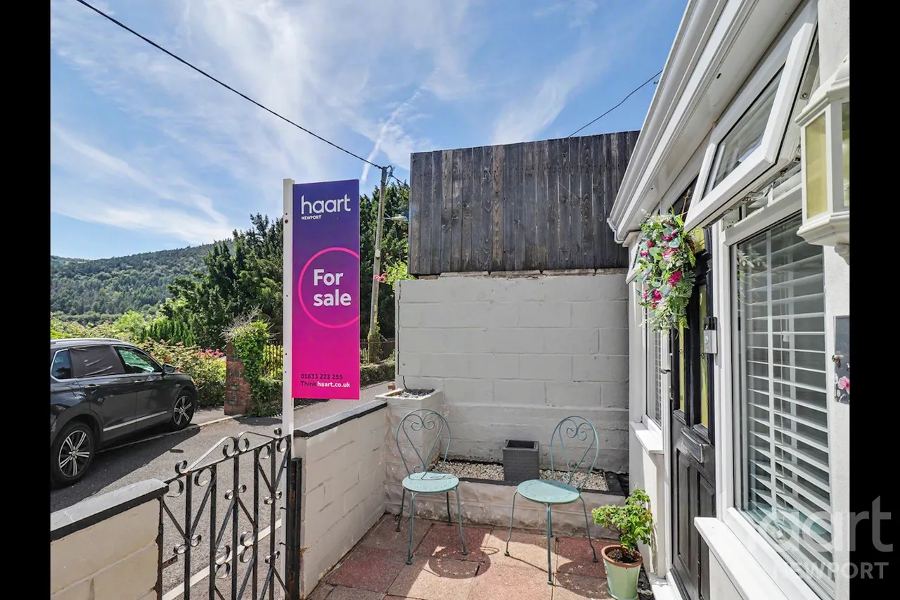 Gwyddon Road, Newport, NP11, photo 2