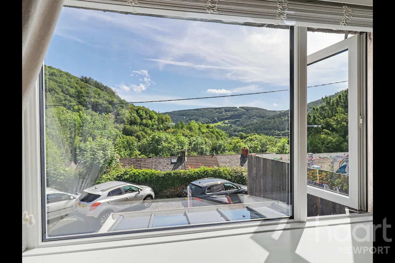 Gwyddon Road, Newport, NP11, photo 22