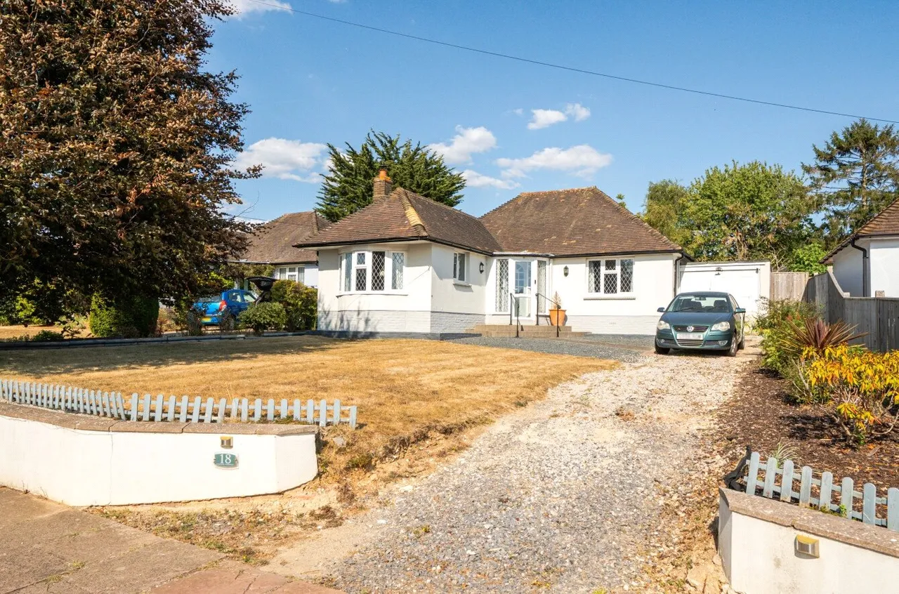 3 bed house for sale, Cissbury Gardens, Findon Valley, BN14
