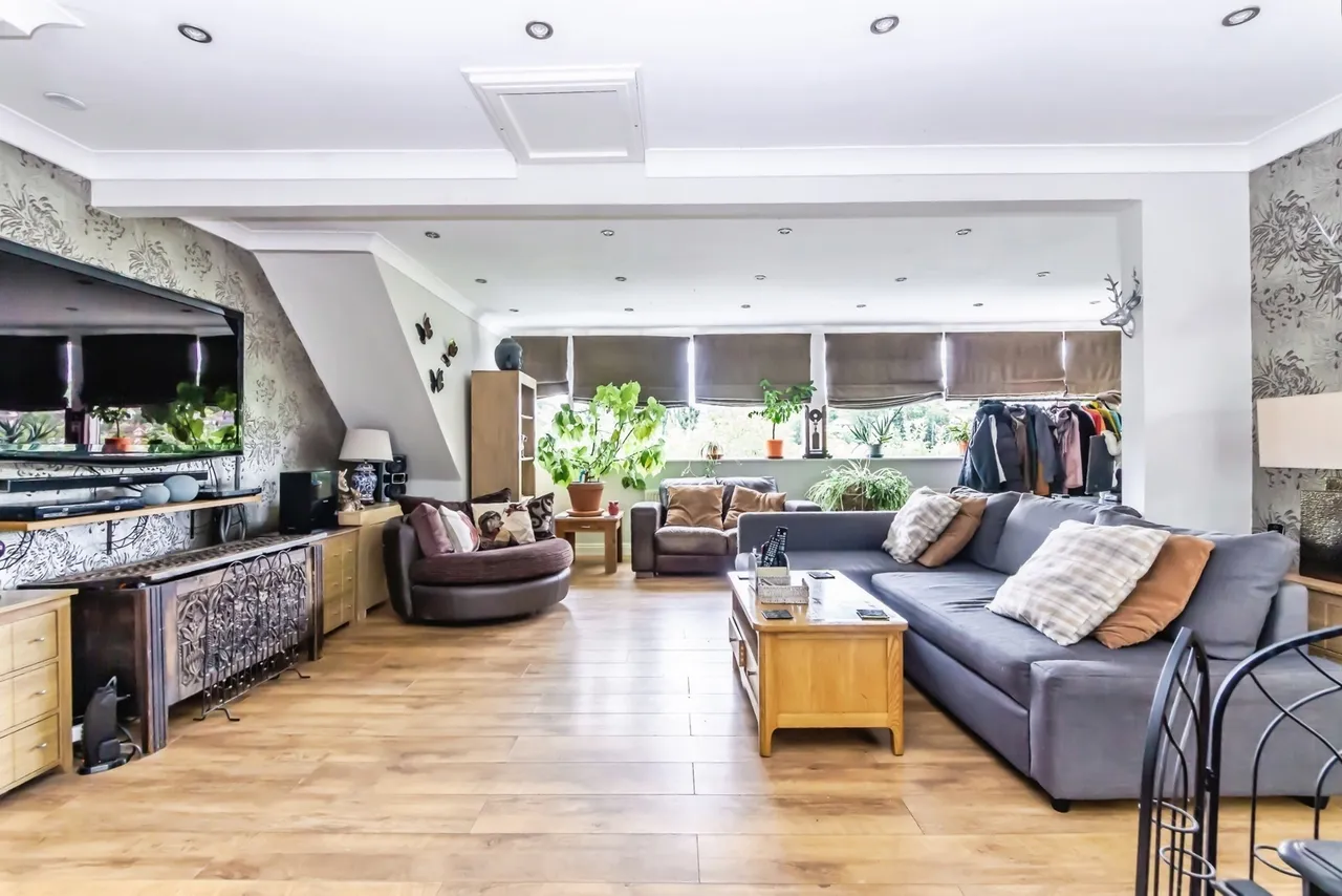 3 bed house for sale, Stafford Road, Caterham, CR3