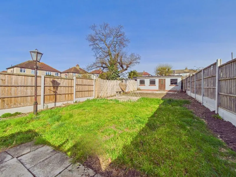 Lowlands Road, Aveley, RM15, photo 14