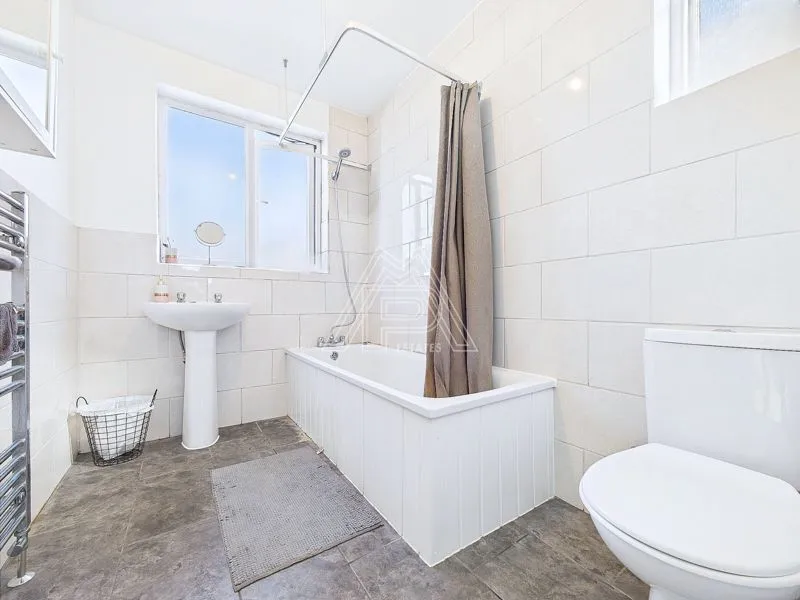 Lowlands Road, Aveley, RM15, photo 11
