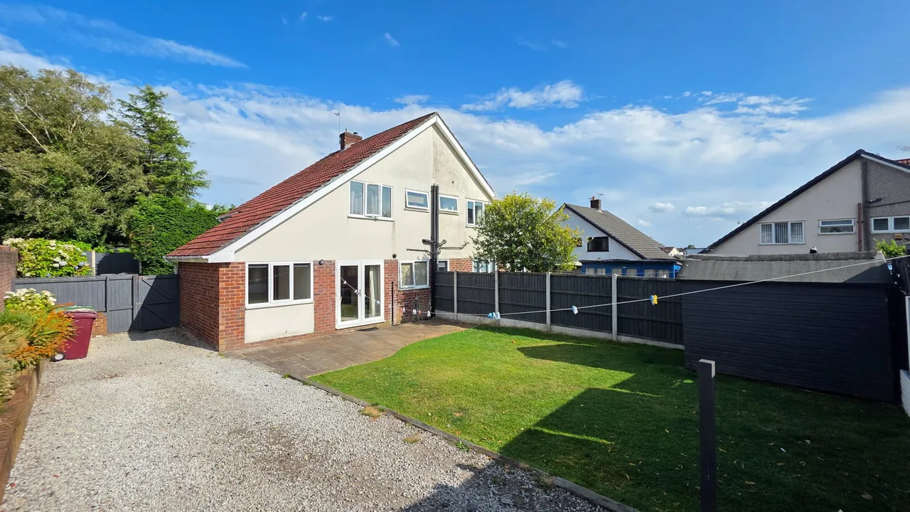 2 bed house for sale, Southover, Westhoughton, BL5