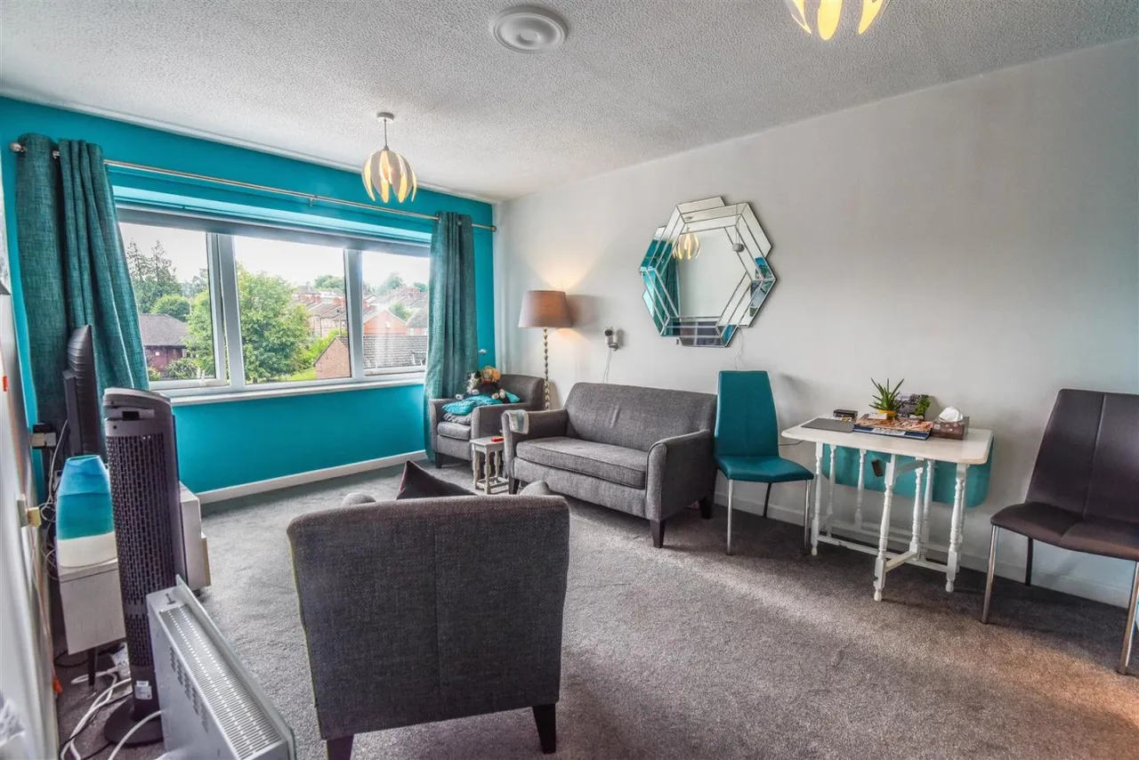 Champions Court, Dursley, GL11, photo 2