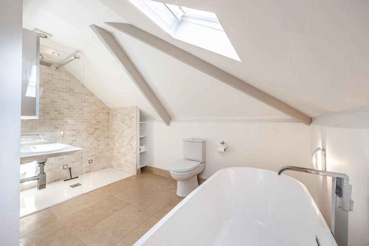 Beautifully Refurbished Early Ninetee, photo 15